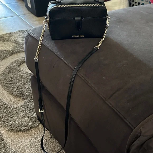 Michael Kors Elegant Black Crossbody Bag - Picture 8 of 13